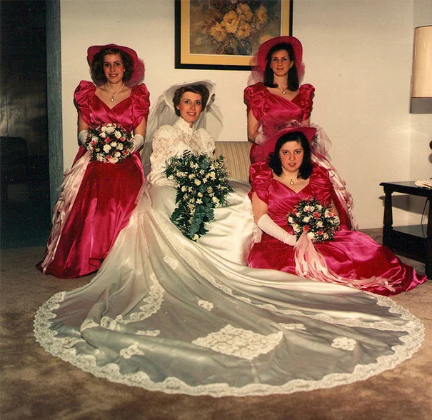 Эти сумасшедшие винтажные платья подруг невесты заставят вас хорошенько посмеяться - фото 396362