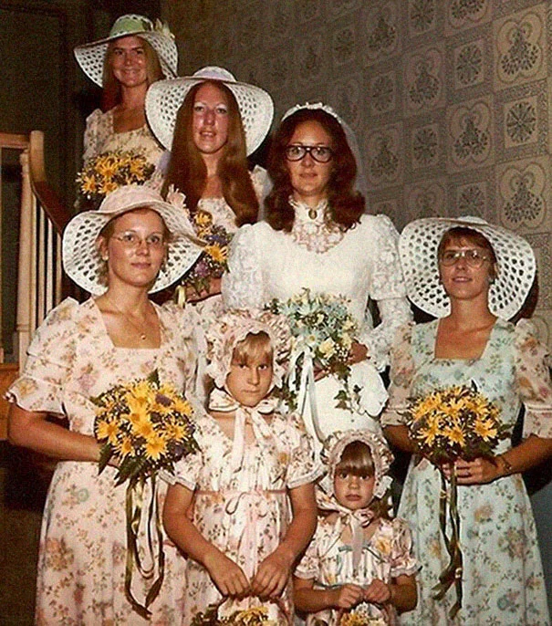 Эти сумасшедшие винтажные платья подруг невесты заставят вас хорошенько посмеяться - фото 396369