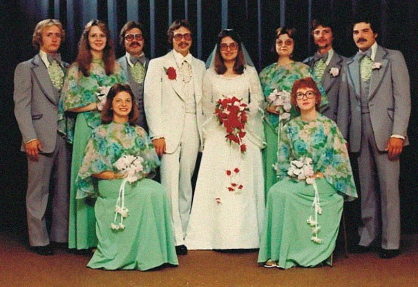 Ці божевільні вінтажні сукні подруг наречених змусять вас добряче посміятись - фото 396384