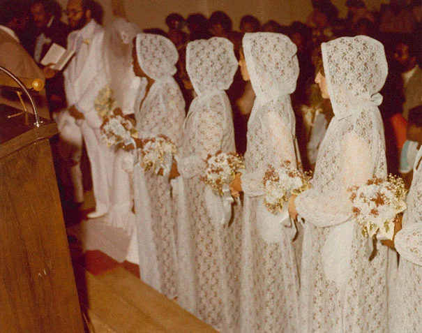 Эти сумасшедшие винтажные платья подруг невесты заставят вас хорошенько посмеяться - фото 396388