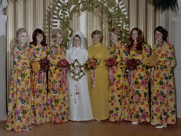 Эти сумасшедшие винтажные платья подруг невесты заставят вас хорошенько посмеяться - фото 396389