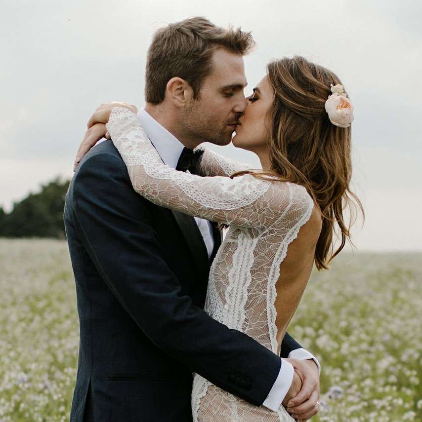 Свадебная прическа: 20 стильных вариантов для невест - фото 396626