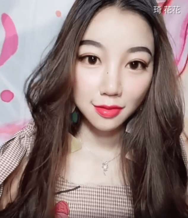 Несимпатичная азиатка шокировала мир своим умением меняться с помощью макияжа - фото 396990