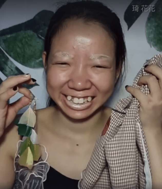 Несимпатичная азиатка шокировала мир своим умением меняться с помощью макияжа - фото 396991