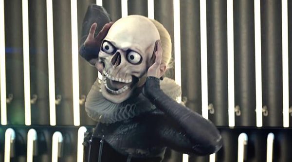 Не поверите, но вышел новый клип Майкла Джексона Behind the Mask - фото 397125