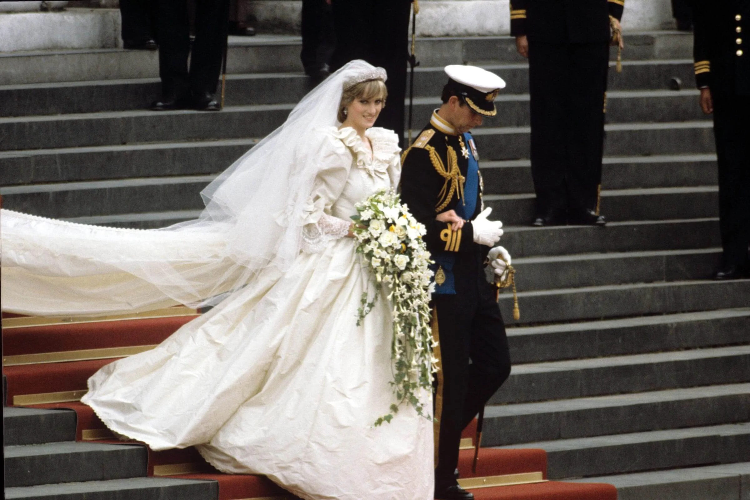Виявляється, у принцеси Діани була ще одна весільна сукня, про яку не знала навіть вона - фото 398267