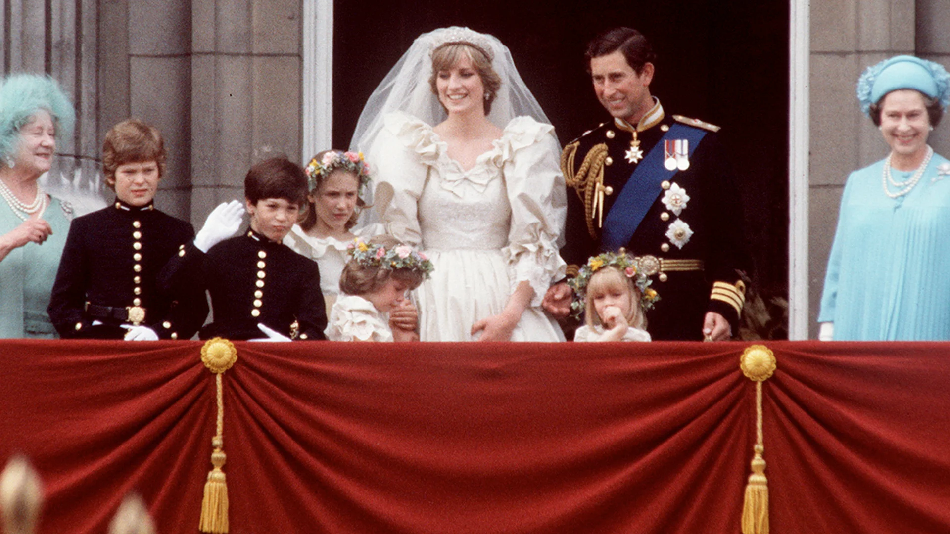 Виявляється, у принцеси Діани була ще одна весільна сукня, про яку не знала навіть вона - фото 398268