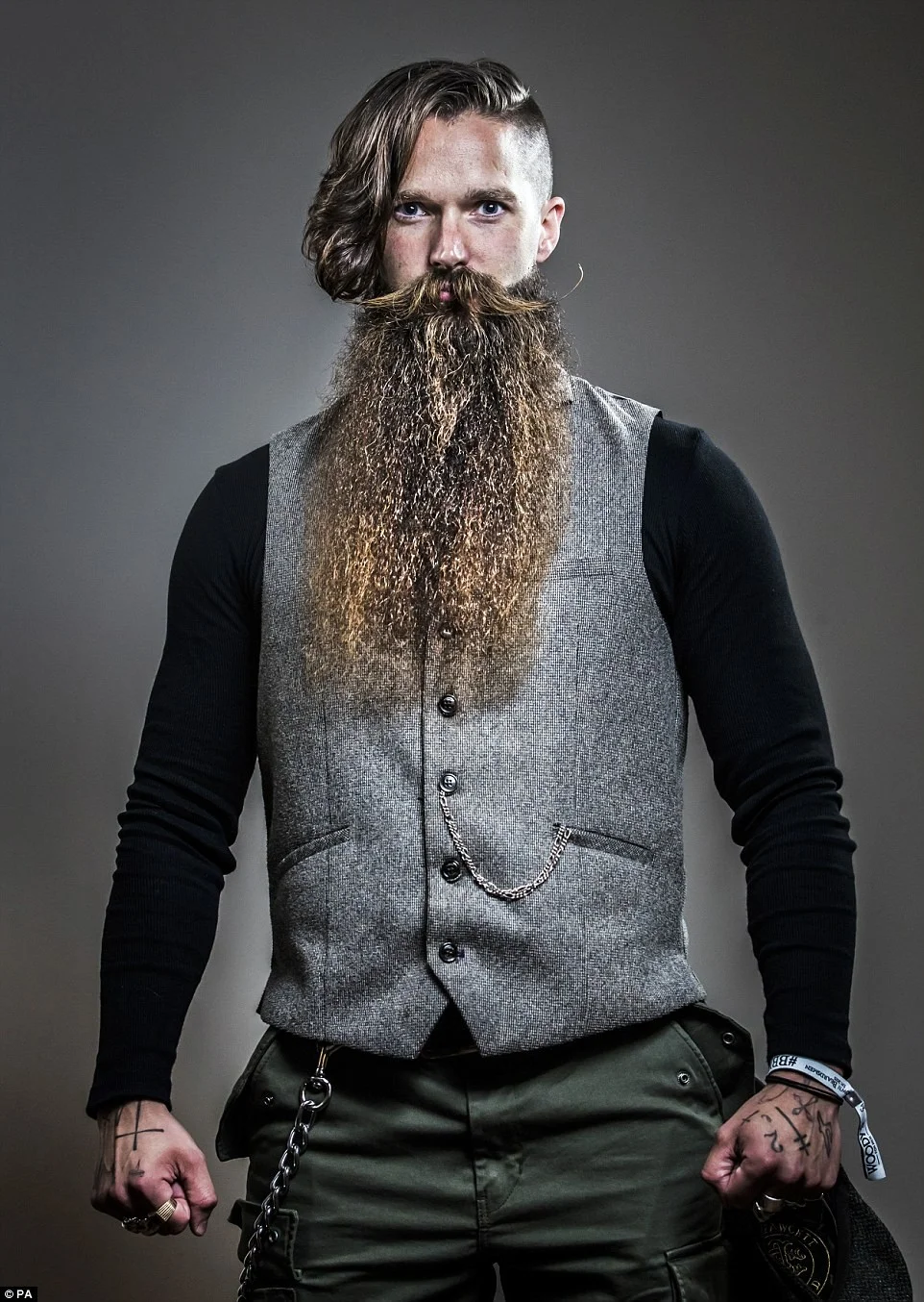 Британські чоловіки позмагались за звання найкрасивішого власника вусів та бороди - фото 398721