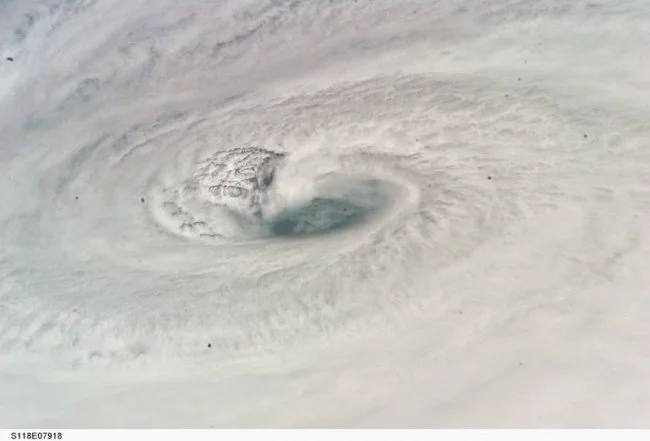 Ураган 'Дін' - фото 398795