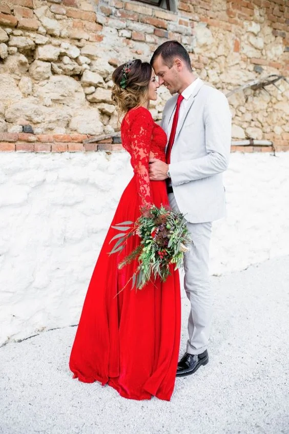 Весілля 2018: розкішні сукні для нареченої нестандартних кольорів - фото 398846