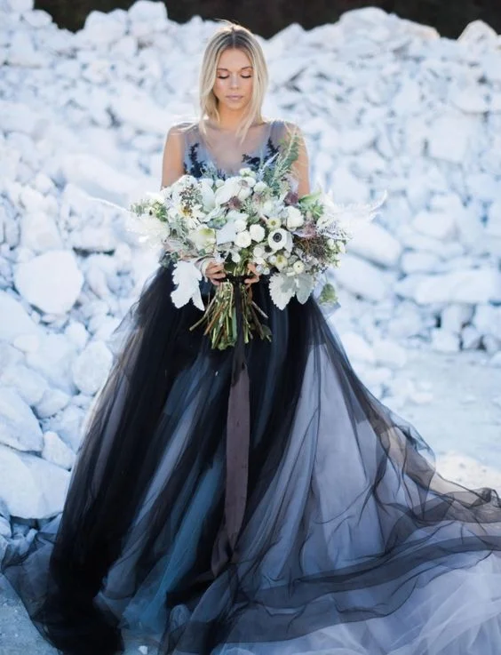 Свадьба 2018: роскошные платья для невесты нестандартных цветов - фото 398850