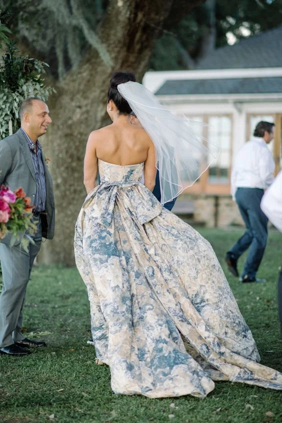 Свадьба 2018: роскошные платья для невесты нестандартных цветов - фото 398851