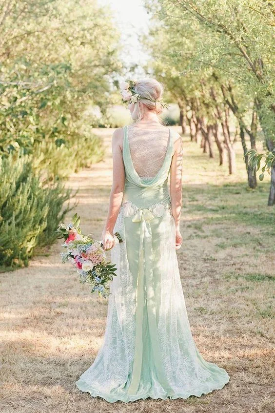 Весілля 2018: розкішні сукні для нареченої нестандартних кольорів - фото 398860
