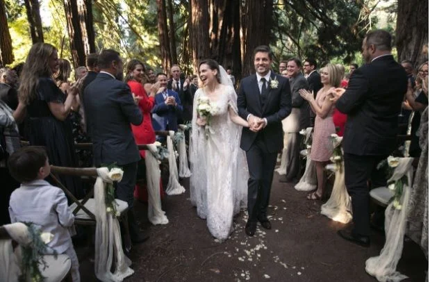 44-летняя Хилари Суонк вышла замуж, и от такой свадьбы голова идет кругом - фото 398933