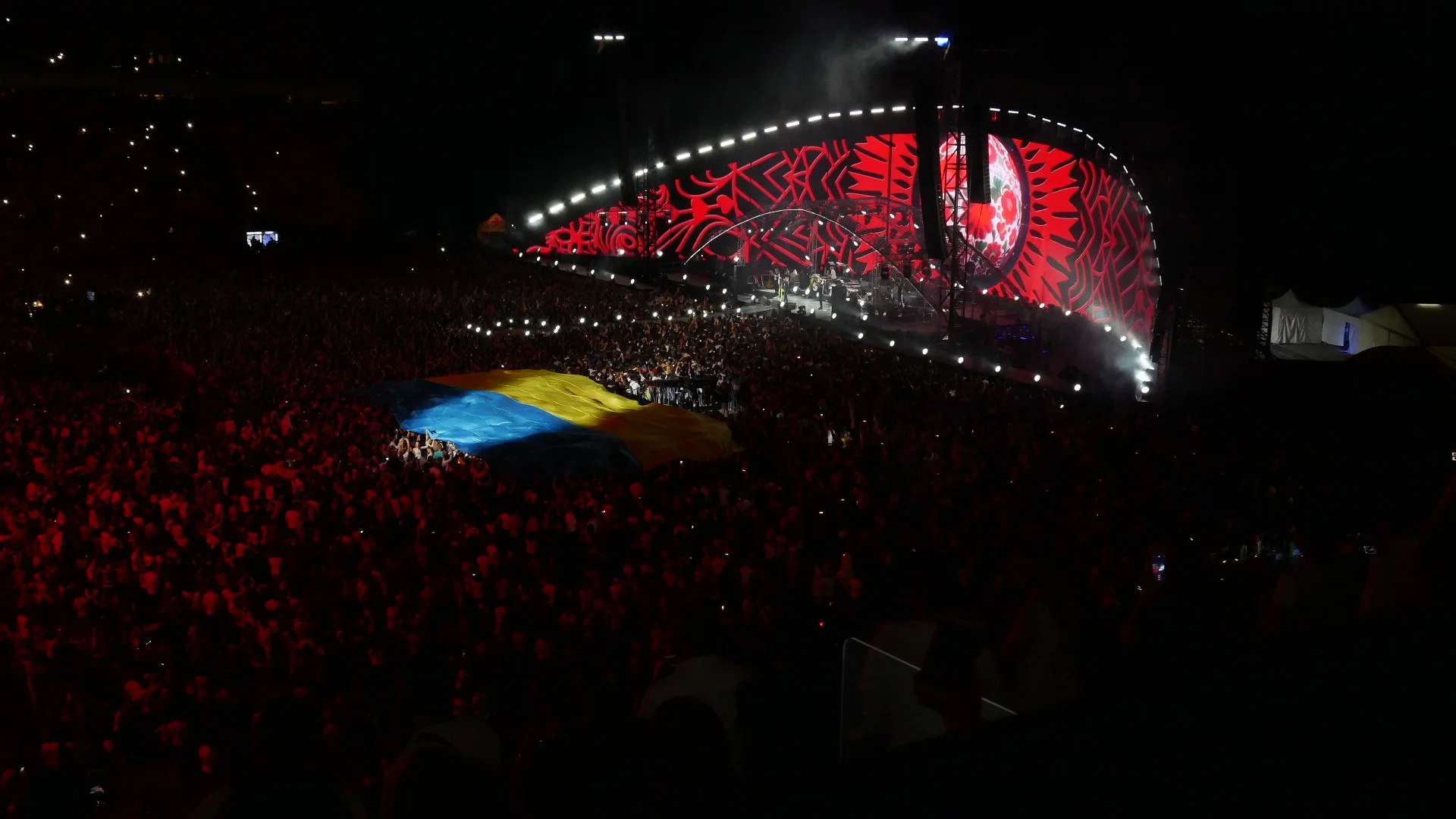 'Океан Ельзи' поздравил Украину зрелищным шоу на самой большой площадке столицы - фото 399402