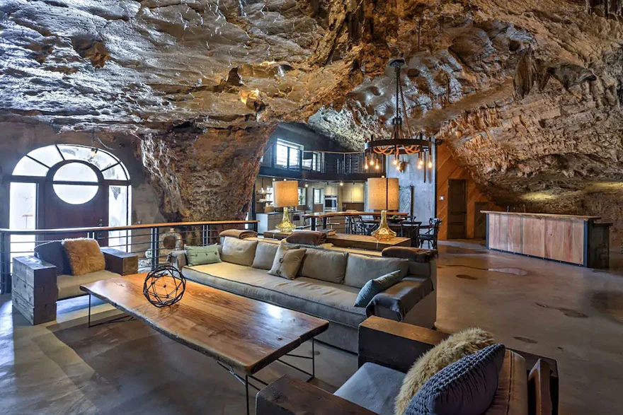У Штатах продають печерний будинок, і це найрозкішніша кам'яна споруда, яку ви бачили - фото 399583