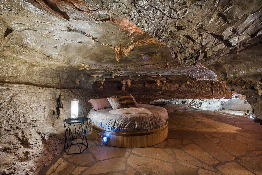 В Штатах продают пещерный дом, и это самое роскошное сооружение, которое вы видели - фото 399584
