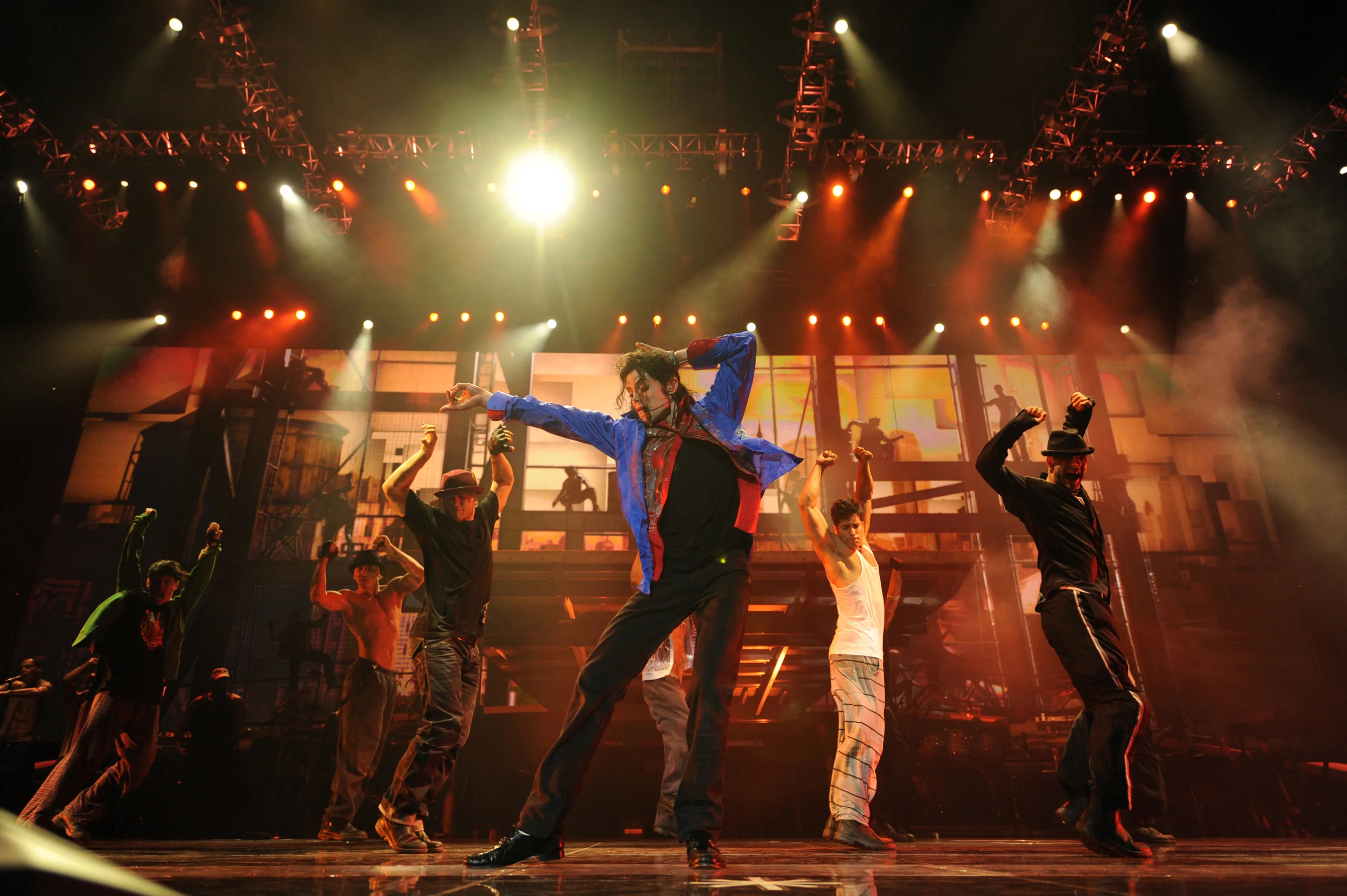 Майкл Джексон на репетиції, 2009 - фото 399767
