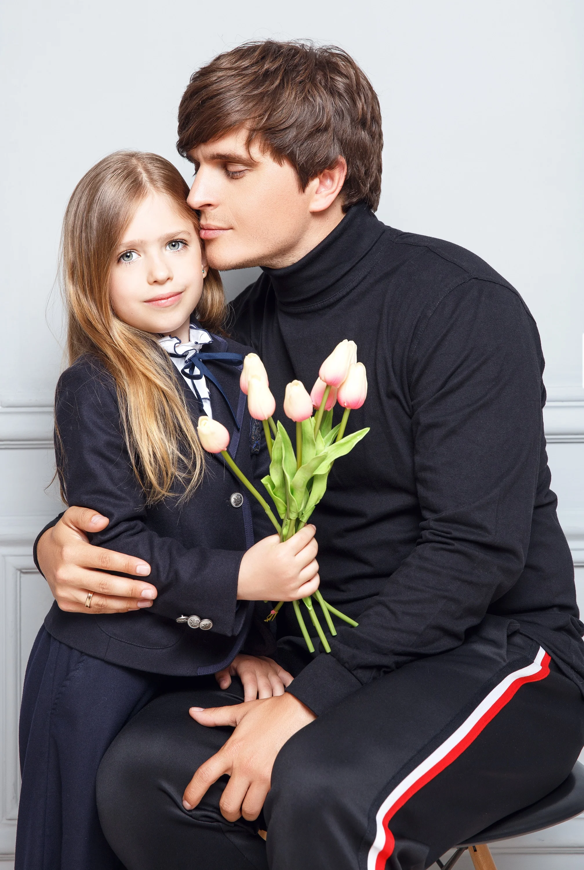 Щасливий татусь Анатолій Анатоліч розчулив фанів фото з донькою-першокласницею - фото 400337