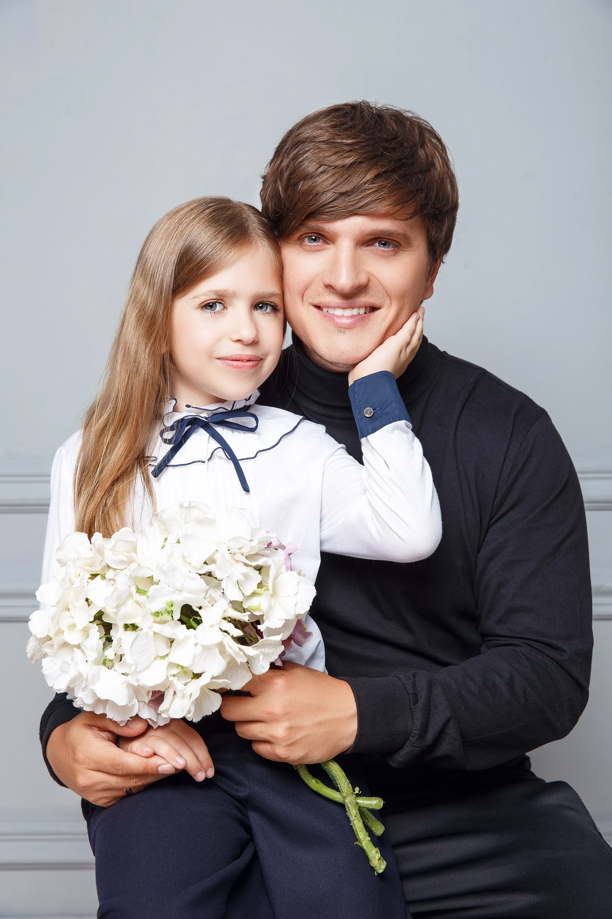Счастливый отец Анатолий Анатолич растрогал фанов фото с дочкой-первоклассницей - фото 400338