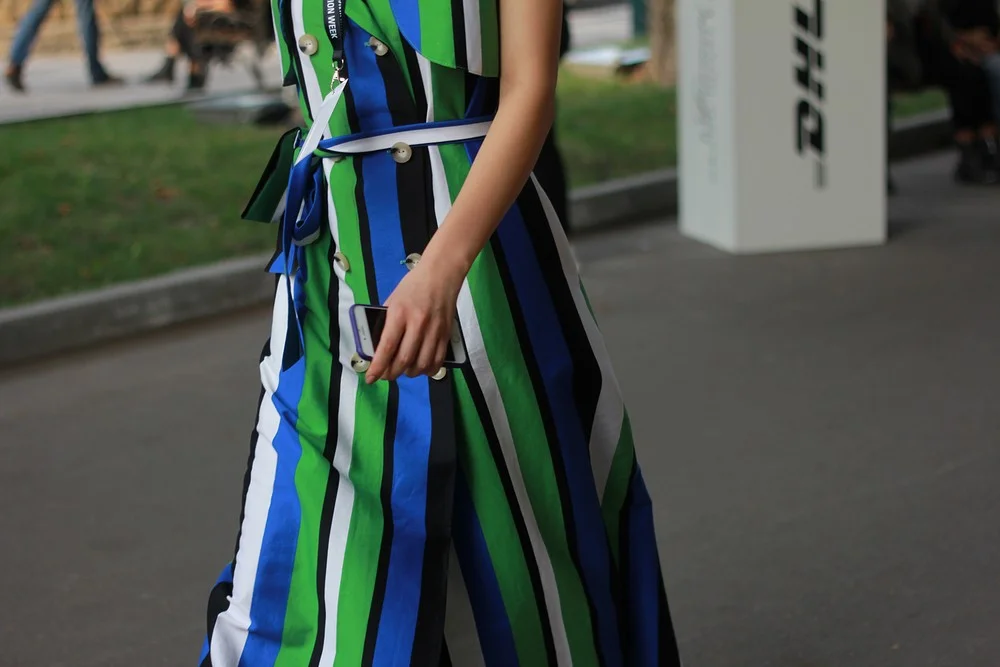 Уличный стиль и наряды звездных гостей на Ukrainian Fashion Week - фото 400688