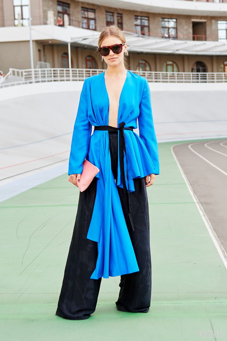Уличный стиль и наряды звездных гостей на Ukrainian Fashion Week - фото 400708