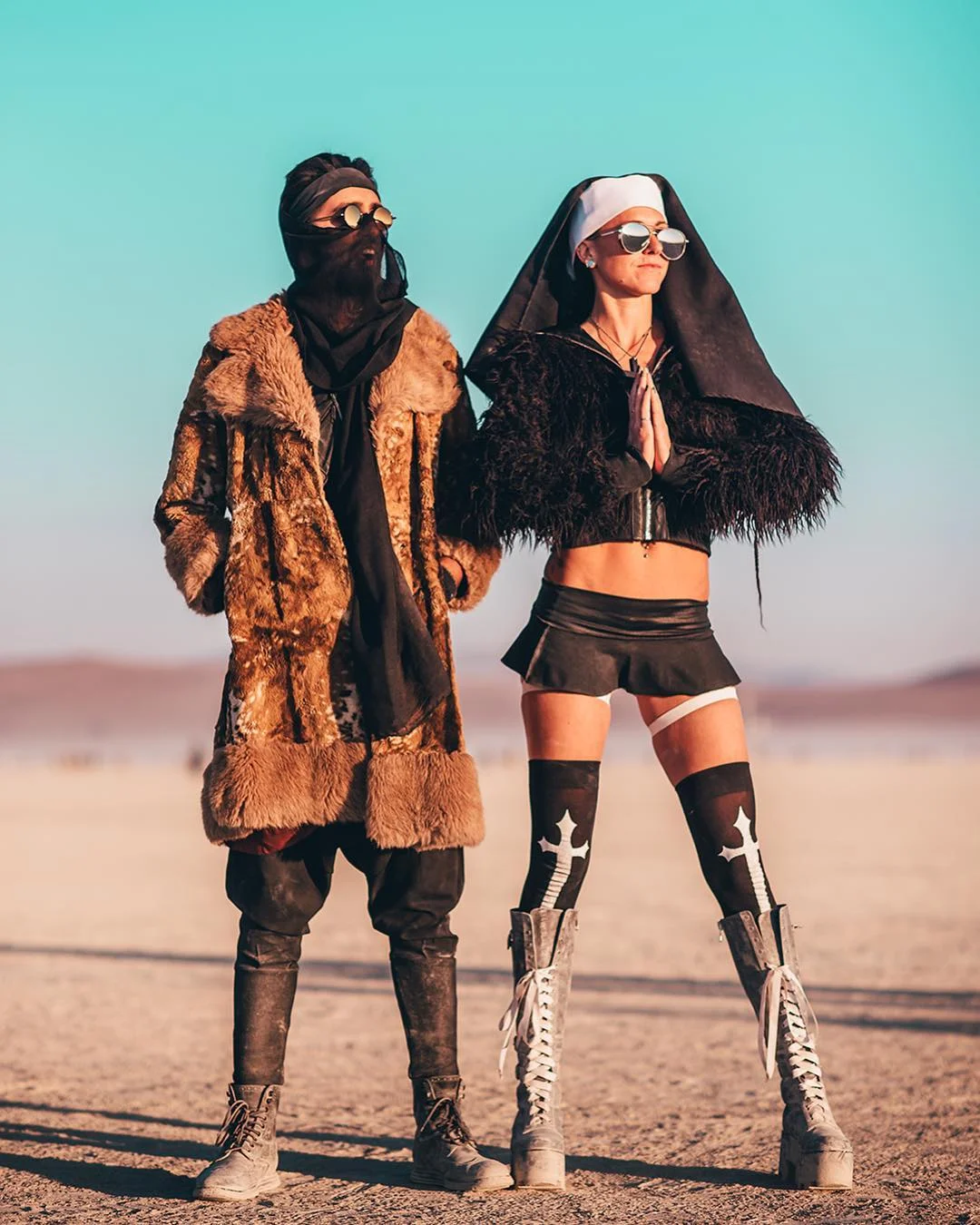 Полуголые тела, безумные костюмы и невероятные инсталляции фестиваля Burning Man-2018 - фото 400808