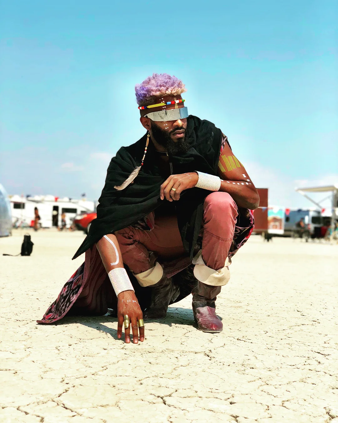 Полуголые тела, безумные костюмы и невероятные инсталляции фестиваля Burning Man-2018 - фото 400821