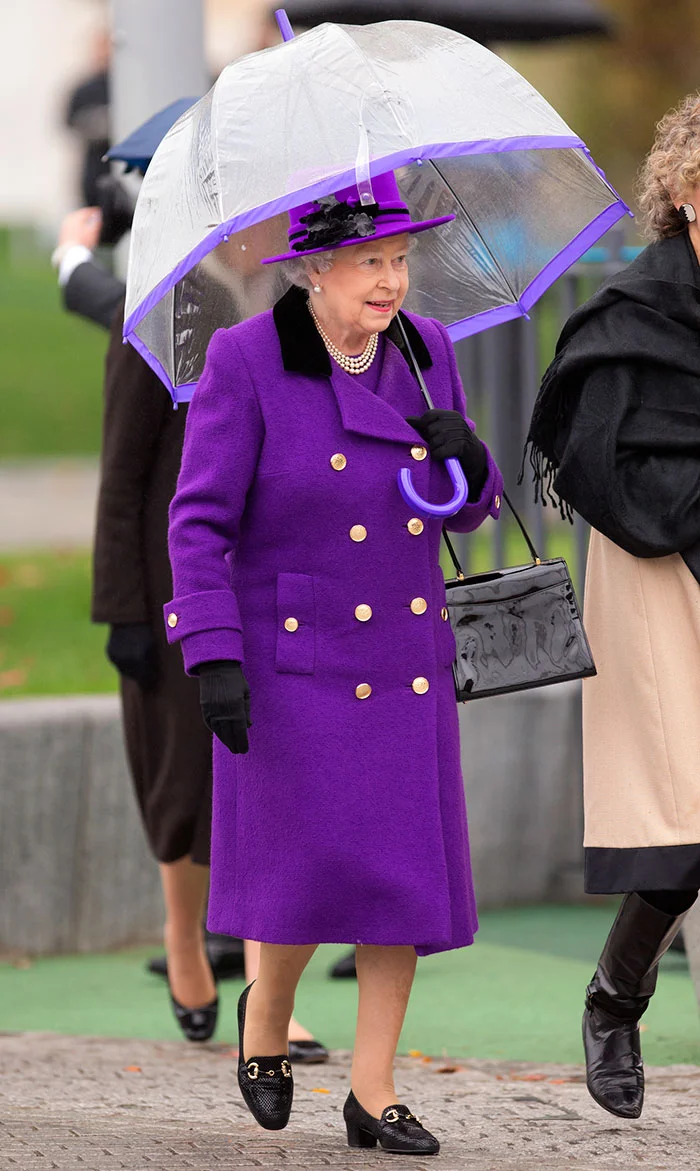В сети нашли неожиданное доказательство, что Елизавета II еще та модница - фото 401107