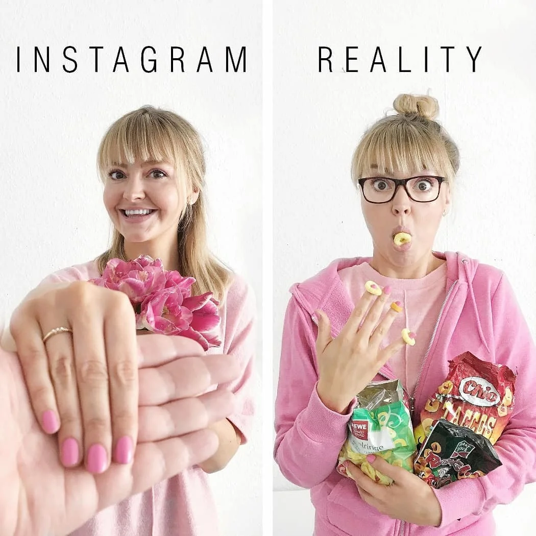 Женщина смешно показывает, что идеальные фото в Instagram далеки от реальности - фото 401253