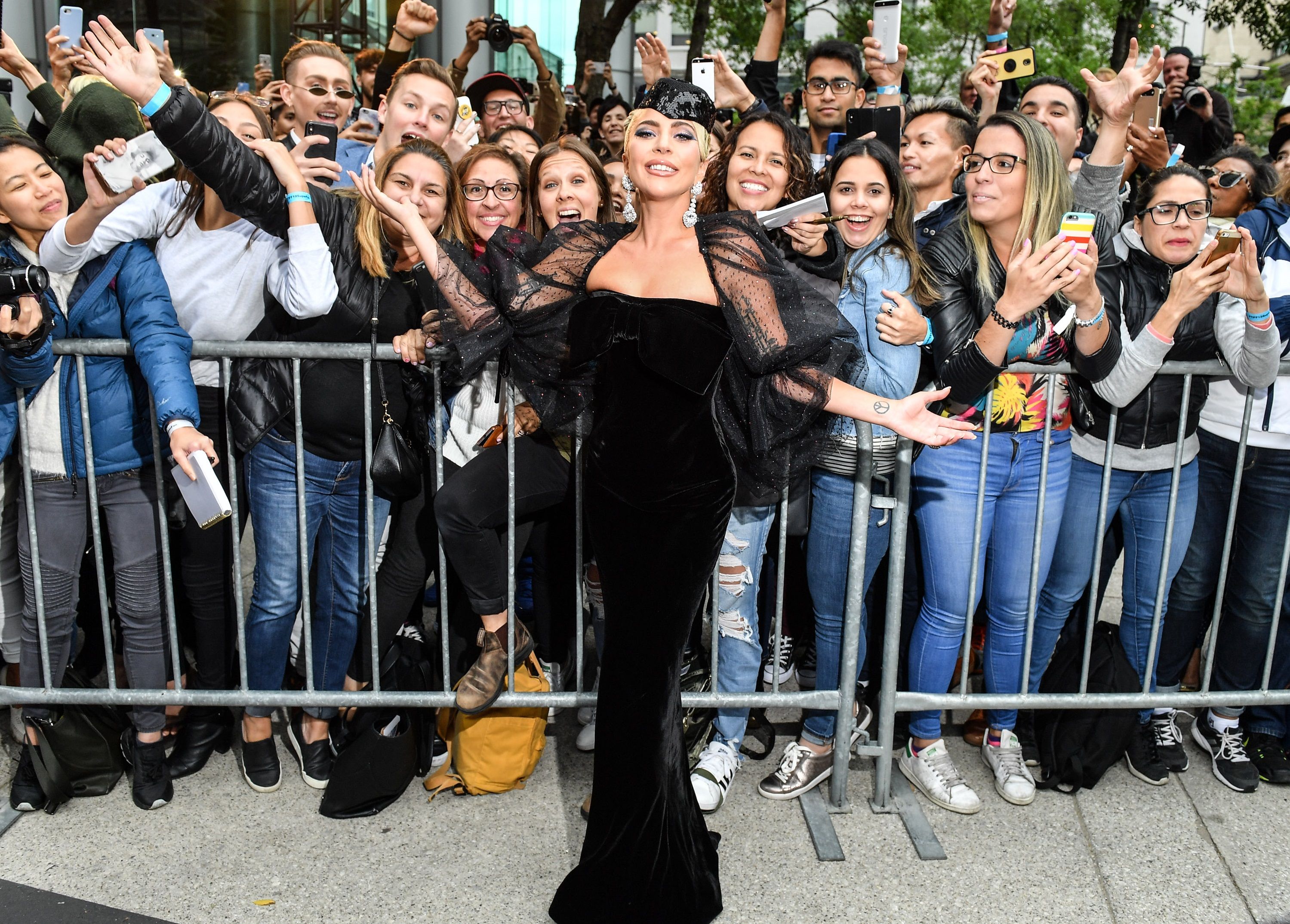 Toronto International Film Festival 2018 - голливудский шик на красной дорожке - фото 402047