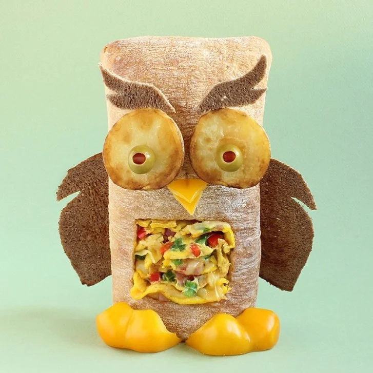 И есть жалко: талантливый художник создает няшных монстриков из простого хлеба - фото 403824
