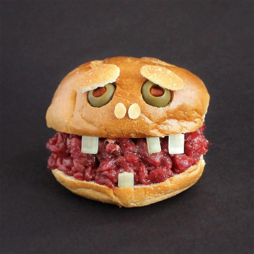 І їсти шкода: талановитий художник створює няшних монстриків із простого хліба - фото 403827