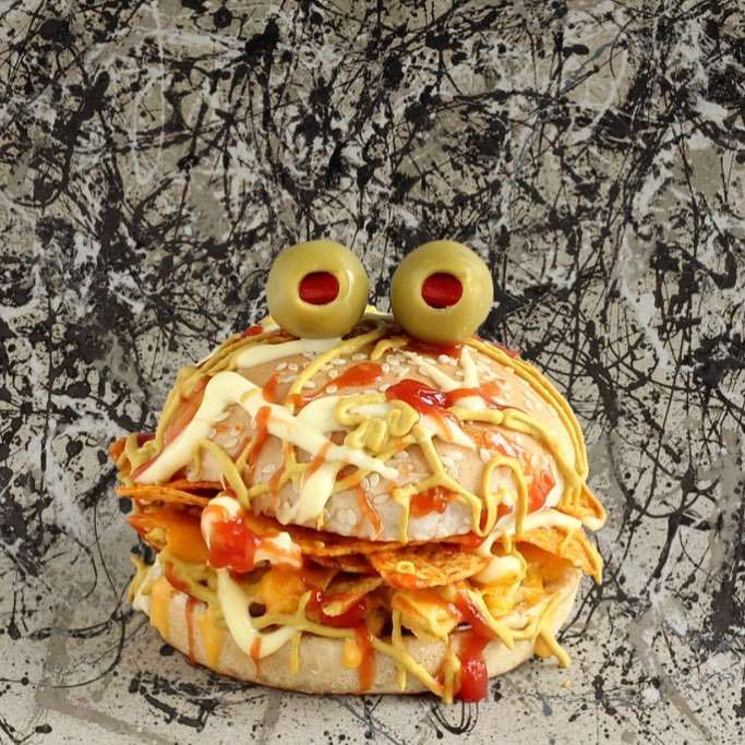 І їсти шкода: талановитий художник створює няшних монстриків із простого хліба - фото 403837