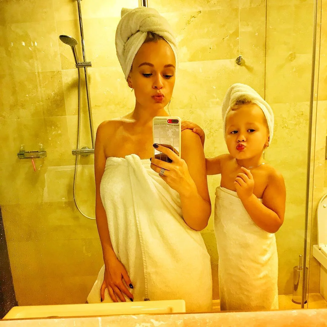 Яна Соломко засипала Instagram мімішними знімками з підрослою донечкою - фото 403952