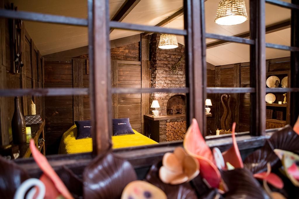 ВозлеПарижа построили дом из шоколада, в котором можно заночевать - фото 404197