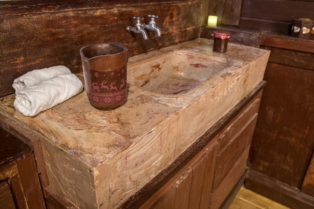 ВозлеПарижа построили дом из шоколада, в котором можно заночевать - фото 404199