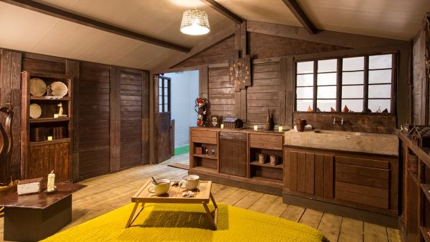 ВозлеПарижа построили дом из шоколада, в котором можно заночевать - фото 404201