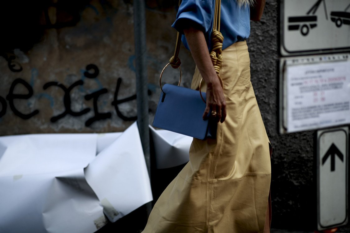 Виртуозный street style на Неделе моды в Милане, который влюбит в себя с первого взгляда - фото 404618