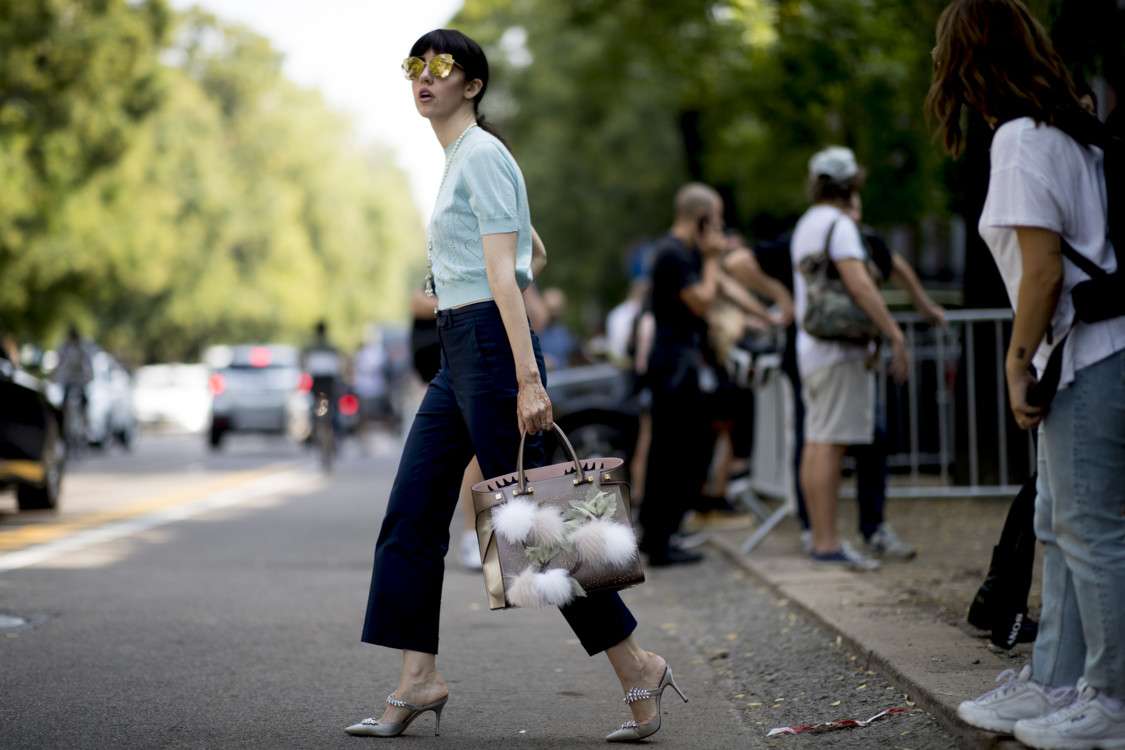 Виртуозный street style на Неделе моды в Милане, который влюбит в себя с первого взгляда - фото 404621
