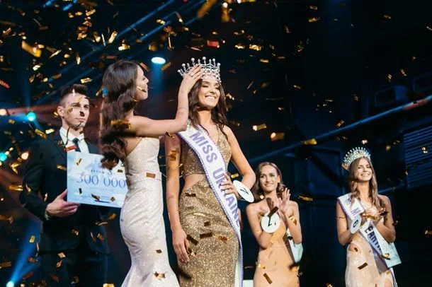 У 'Міс Україна 2018' Вероніки Дідусенко забрали корону - фото 404828
