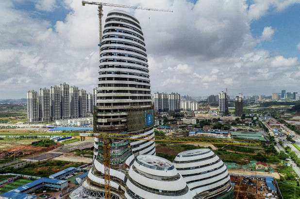 Ху**ая архитектура: в Китае забабахали небоскреб в виде пениса - фото 405552