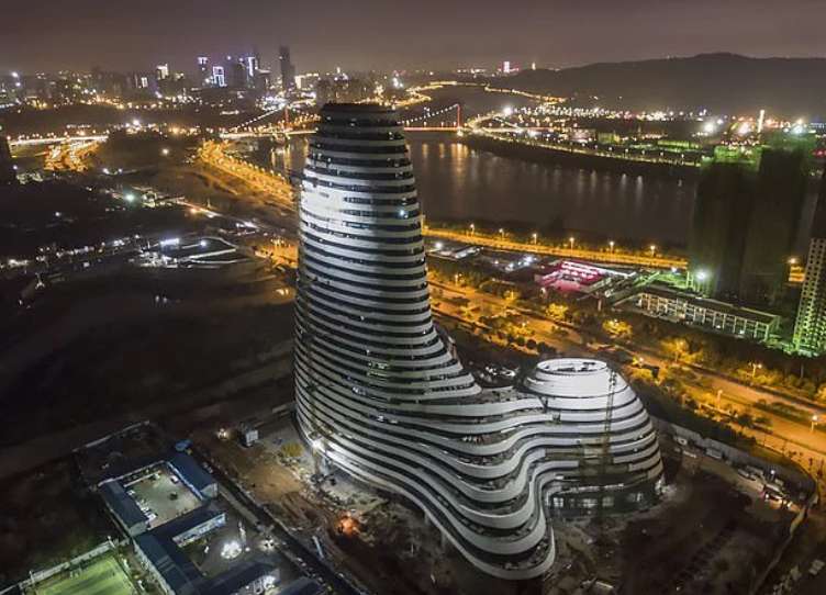 Ху**ва архітектура: в Китаї забабахали хмарочос у вигляді пеніса - фото 405553