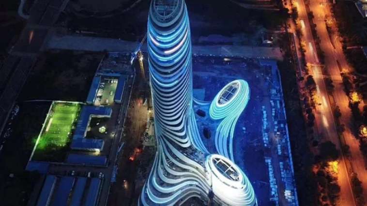 Ху**ая архитектура: в Китае забабахали небоскреб в виде пениса - фото 405554
