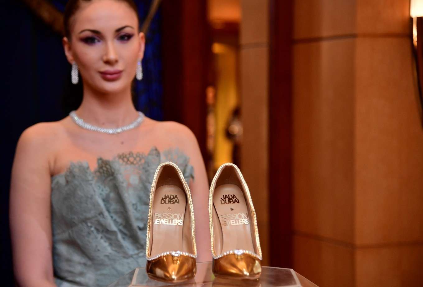 Дубайський бренд створив найдорожчі у світі туфлі, ціна яких просто неймовірна - фото 405849