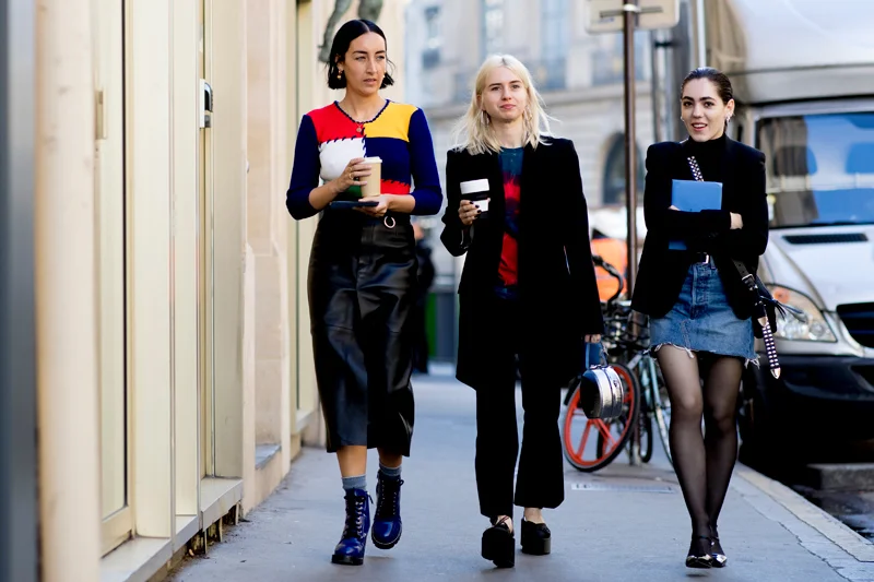 Стильные француженки показали себя во всей красе на Неделе моды в Париже - фото 405866
