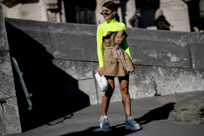 Стильные француженки показали себя во всей красе на Неделе моды в Париже - фото 405867