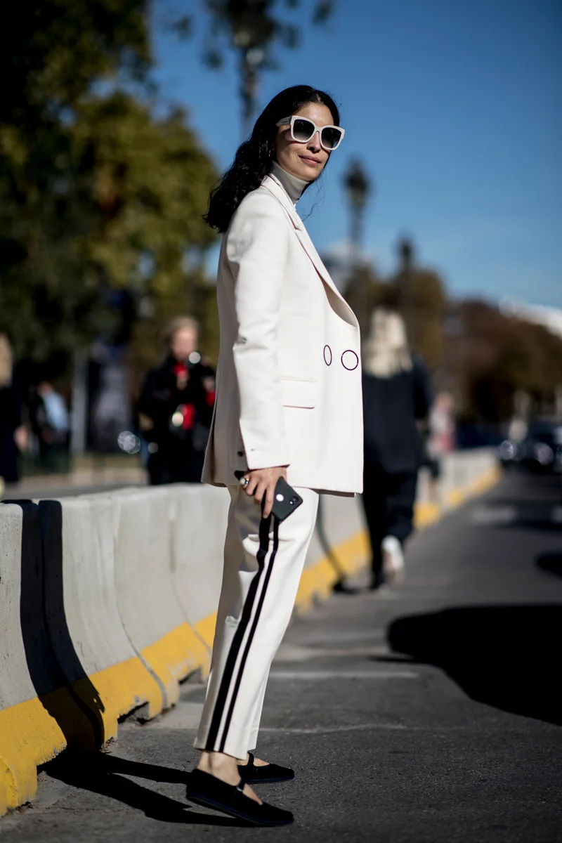 Стильные француженки показали себя во всей красе на Неделе моды в Париже - фото 405871