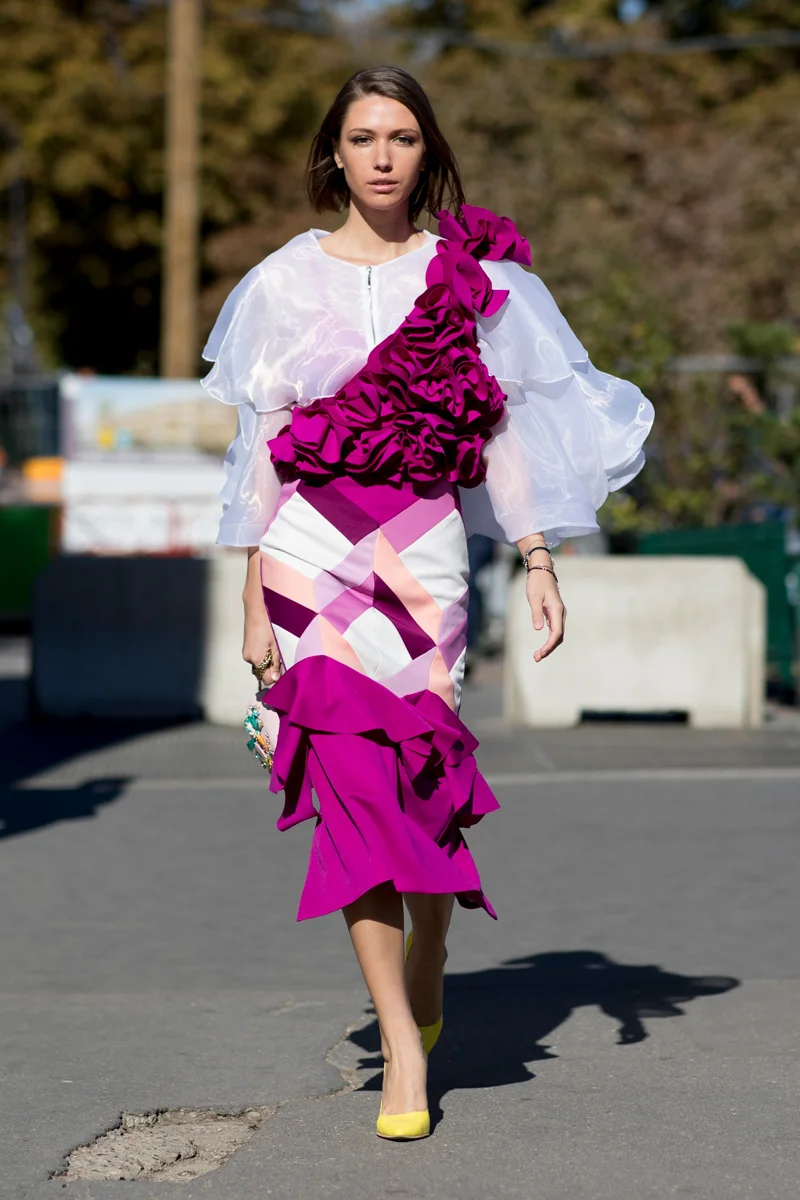 Стильные француженки показали себя во всей красе на Неделе моды в Париже - фото 405875