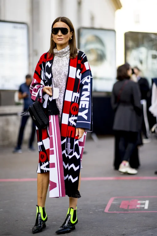 Стильные француженки показали себя во всей красе на Неделе моды в Париже - фото 405901